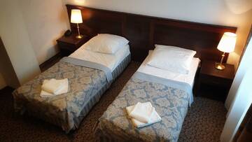 Фото номера Двухместный номер с 1 кроватью или 2 отдельными кроватями Отель Hotel Cyprus г. Ксионженице 2