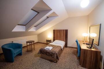 Фото номера Одноместный номер в мансарде Отель Hotel Cyprus г. Ксионженице 2