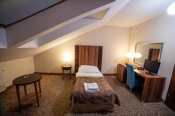 Фото номера Одноместный номер в мансарде Отель Hotel Cyprus г. Ксионженице 3