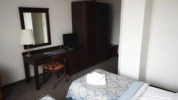 Фото номера Двухместный номер с 1 кроватью или 2 отдельными кроватями Отель Hotel Cyprus г. Ксионженице 5